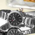 Reloj CURREN Blanche para Mujer – Elegancia Plateada con Esfera Negra Texturizada