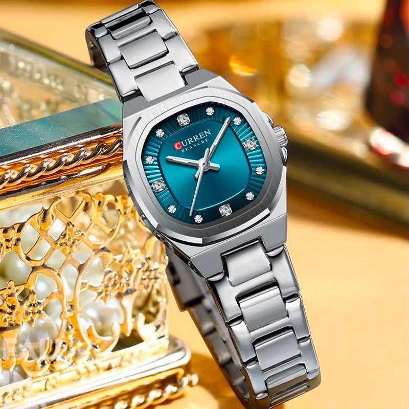 Reloj CURREN Blanche para Mujer – Elegancia Plateada con Esfera Turquesa y Detalles de Cristales