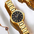 Reloj CURREN Blanche para Mujer – Elegancia Dorada con Esfera Negra Texturizada