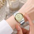 Reloj CURREN Blanche para Mujer – Elegancia Bicolor con Esfera Dorada y Cristales Brillantes