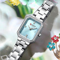 Reloj CURREN Blanche para Mujer – Elegancia Plateada con Esfera Azul Cielo y Bisel con Cristales