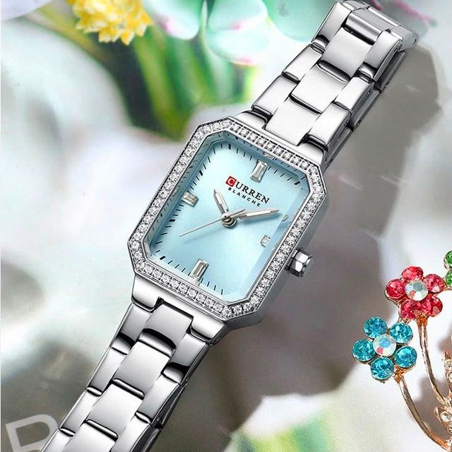 Reloj CURREN Blanche para Mujer – Elegancia Plateada con Esfera Azul Cielo y Bisel con Cristales