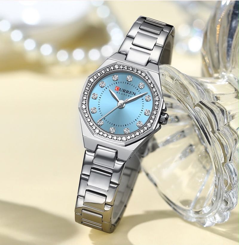 Reloj CURREN Blanche para Mujer – Acero Inoxidable Plateado con Esfera Azul y Cristales Elegantes