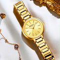 Reloj CURREN Blanche para Mujer – Elegancia Totalmente Dorada con Esfera Texturizada